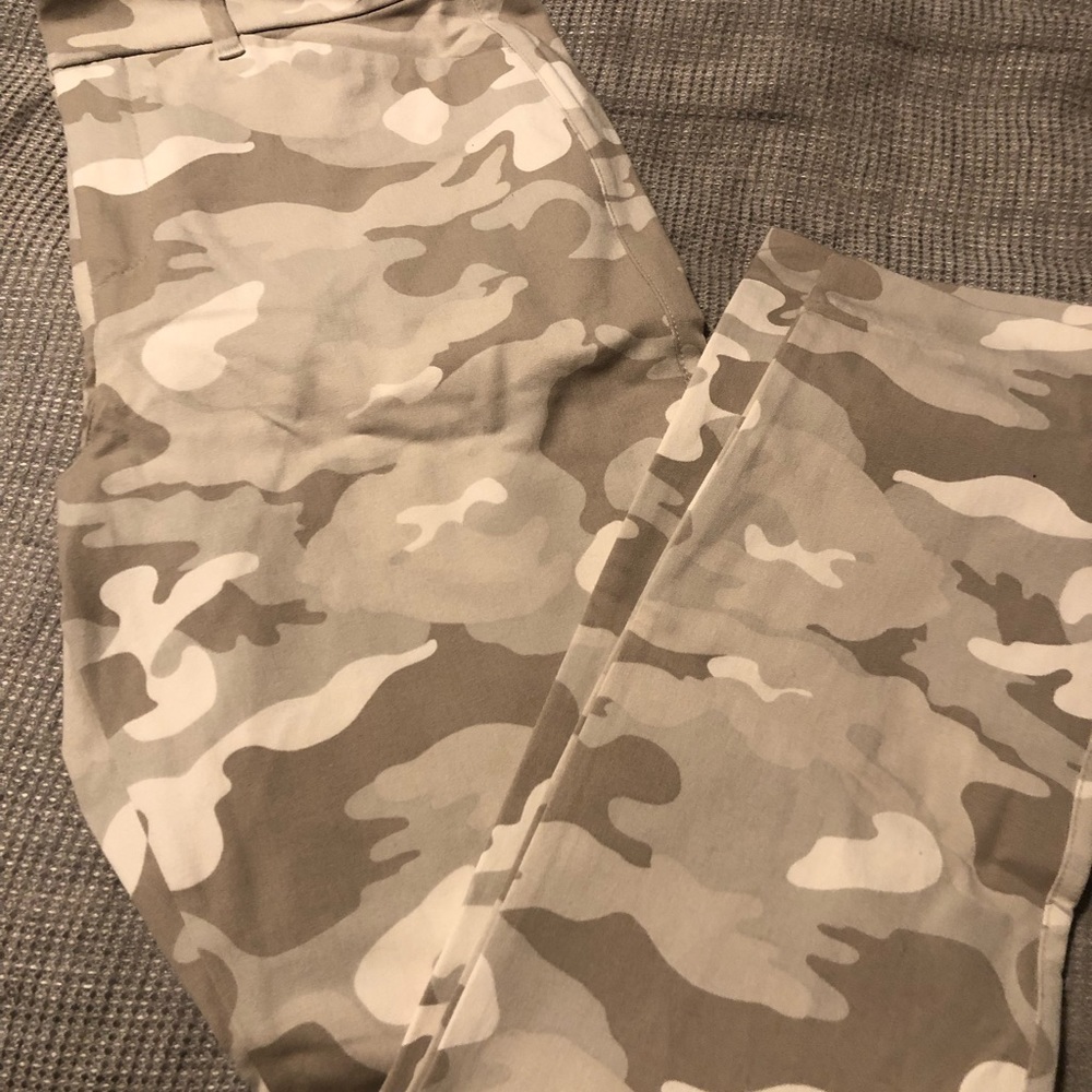 Old Navy Tan Camouflage Pixie Pants. NEW with tag. - Picture 4 of 6